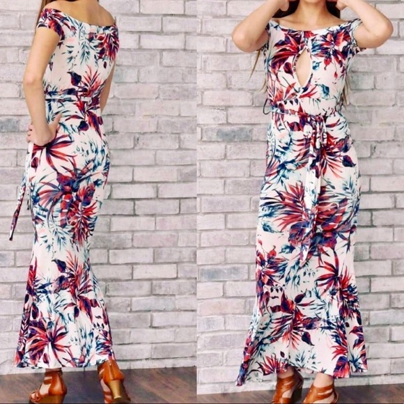 Dresses & Skirts - ‼️ $10Tropical Print  Dress‼️